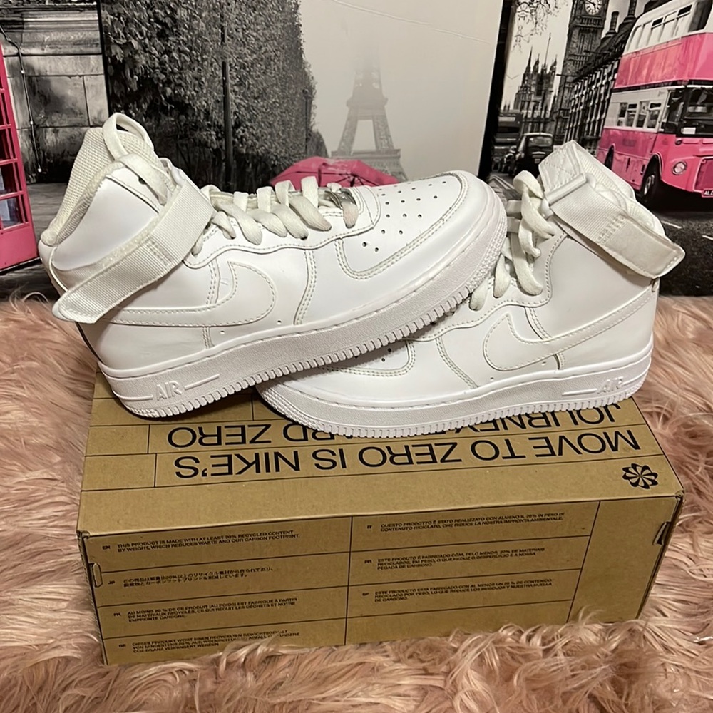 NIKE AIR FORCE 1 HIGH LE